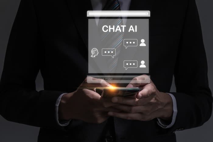 Generative AI vs. Chatbot Tradisional: Mana yang Tepat untuk Bisnis Anda di Tahun 2025?